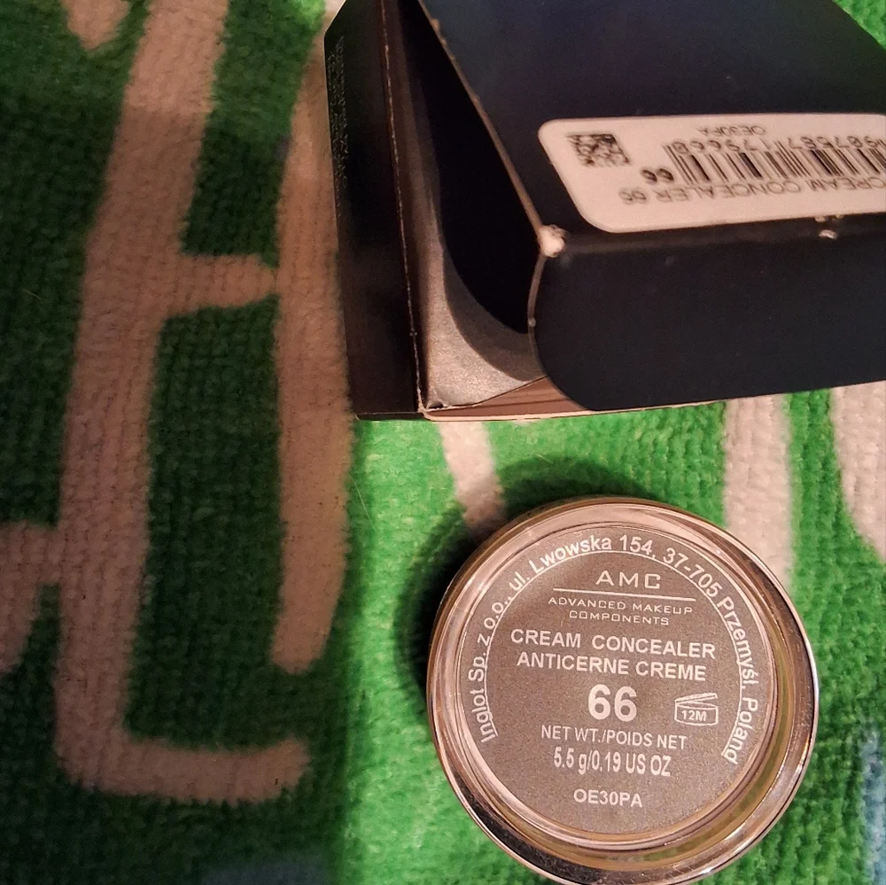 NWT AMC CREAMY CONCELEAR SHADE 66